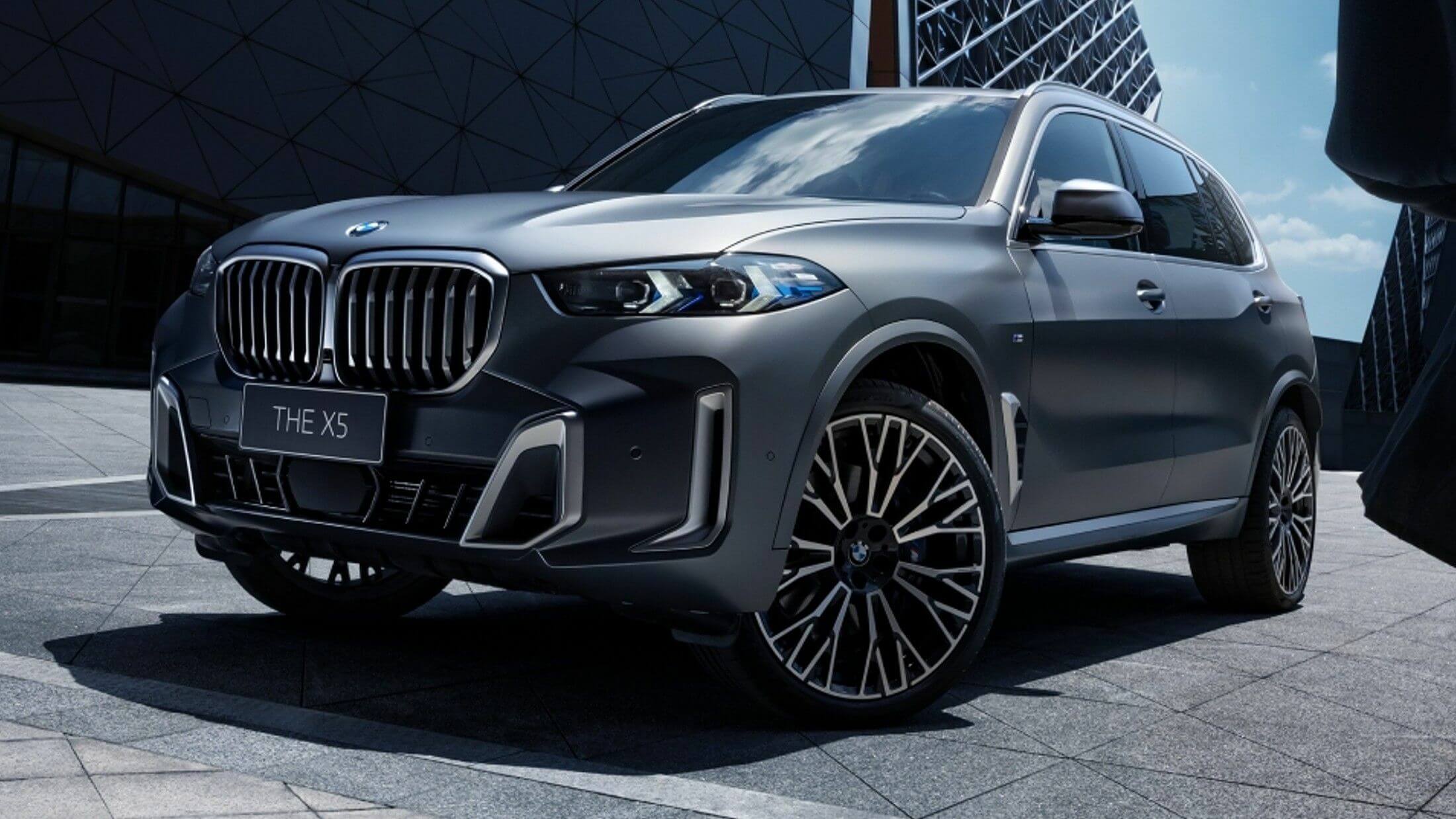 Китайский BMW X5 Li получил ранний рестайлинг, сохранив колесную базу, соответствующую X7