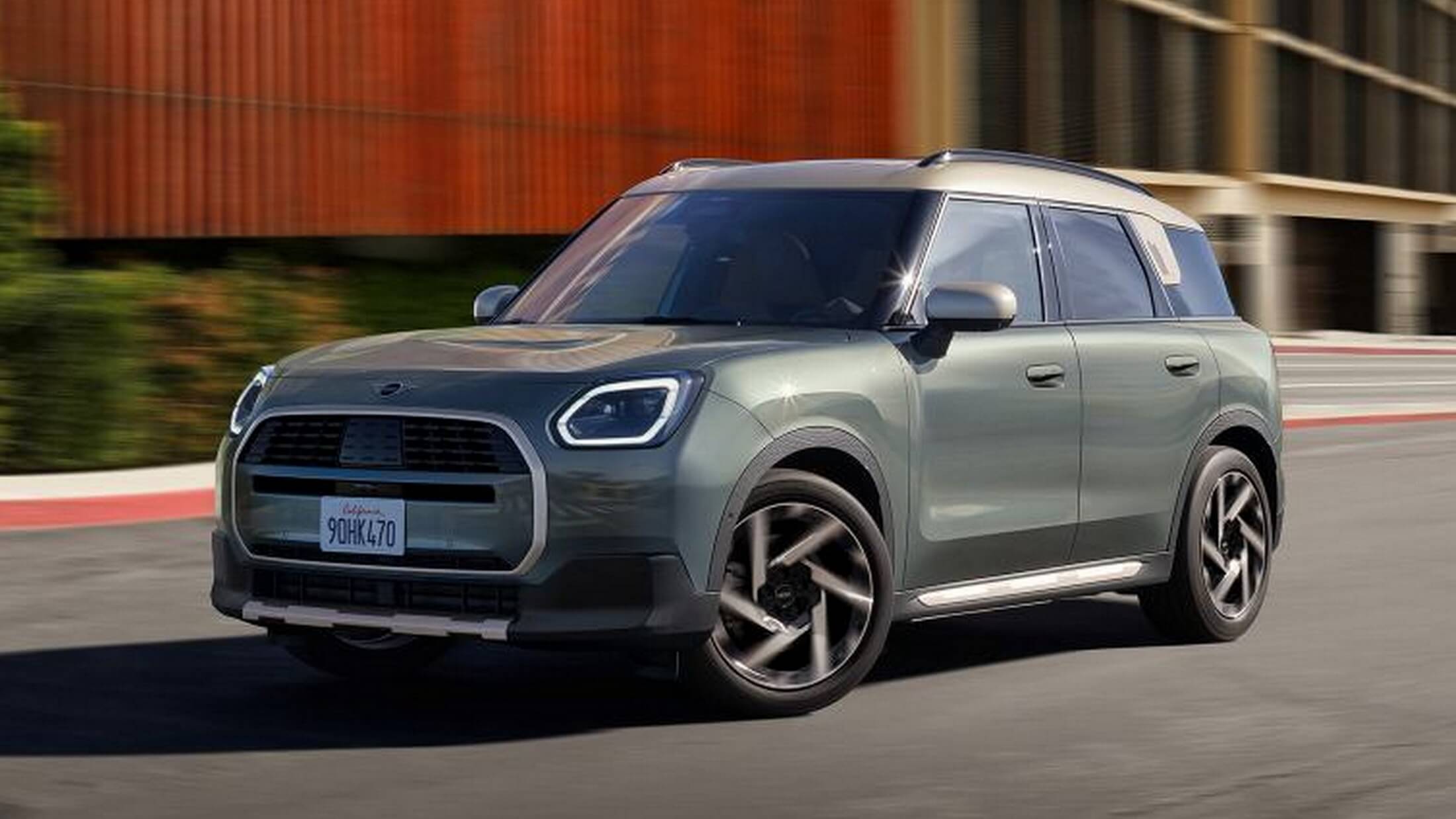 Бензиновый Mini Countryman 2025 года будет иметь мощность до 296 л.с. в комплектации JCW