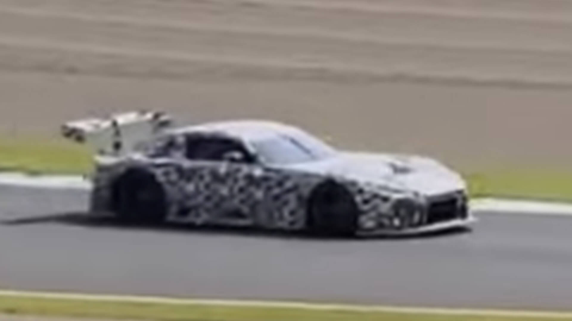 В Японии замечен тест LF-R на базе Lexus GT3 с двигателем Twin-Turbo V8