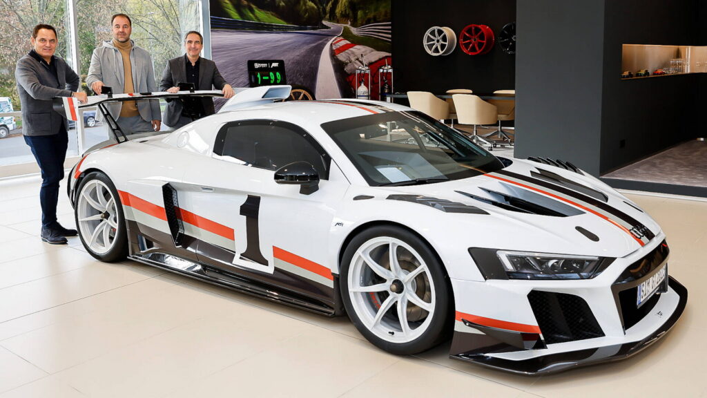  ABT превращает Audi R8 в гоночный автомобиль GT2 с номерными знаками