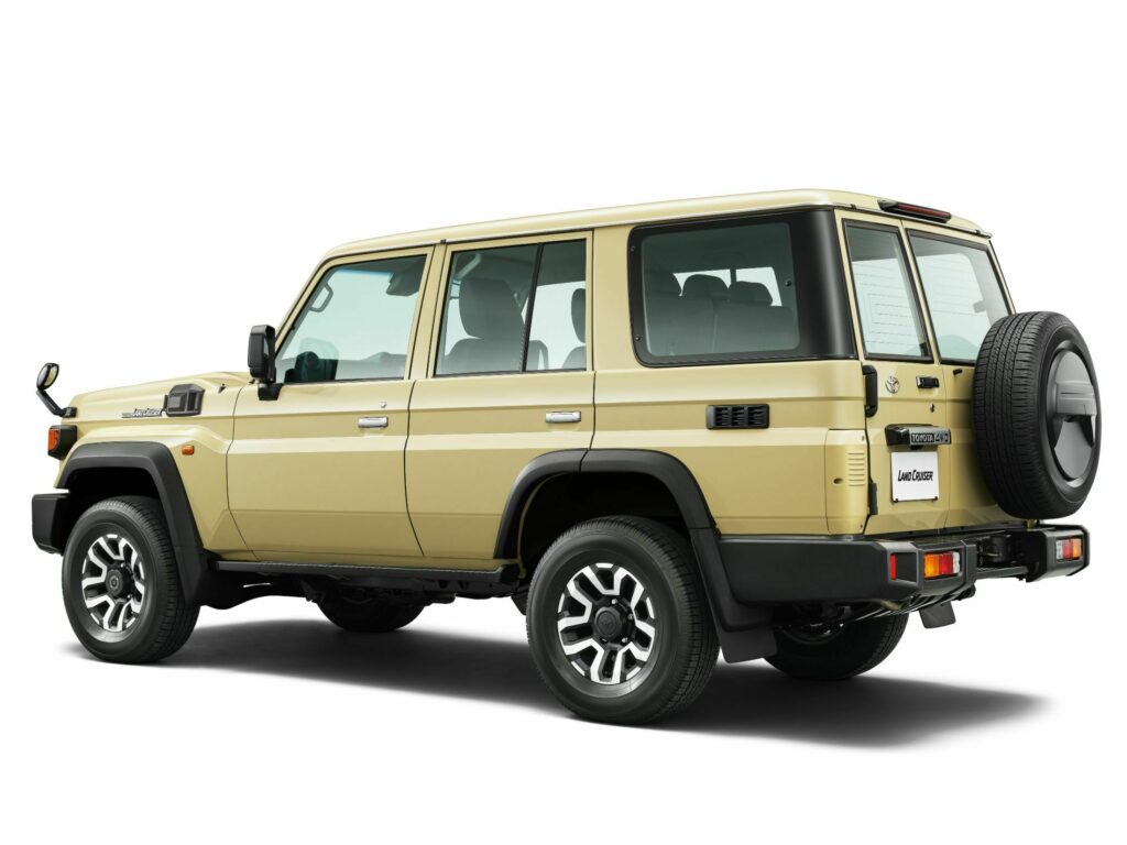   Рестайлинговый Toyota Land Cruiser 70 Series 2024 года получит 3-дверный вариант с короткой колесной базой