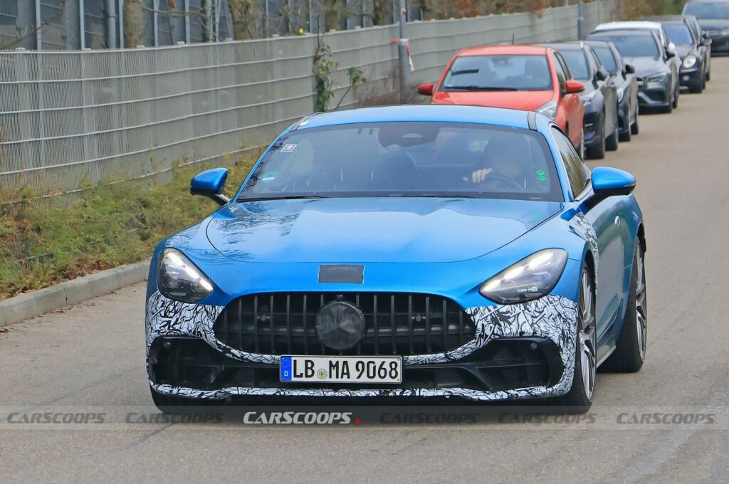  Mercedes-AMG GT начального уровня замечен с меньшим количеством цилиндров и более консервативным дизайном