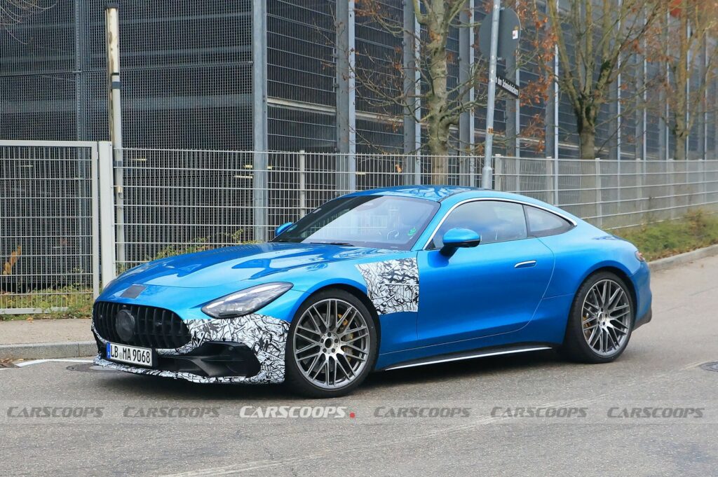  Mercedes-AMG GT начального уровня замечен с меньшим количеством цилиндров и более консервативным дизайном