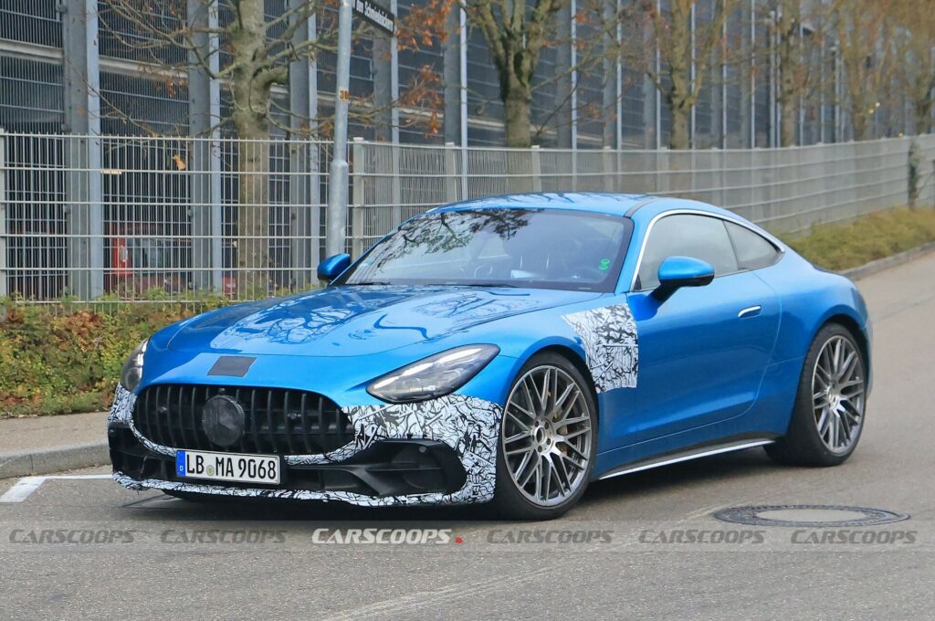  Mercedes-AMG GT начального уровня замечен с меньшим количеством цилиндров и более консервативным дизайном