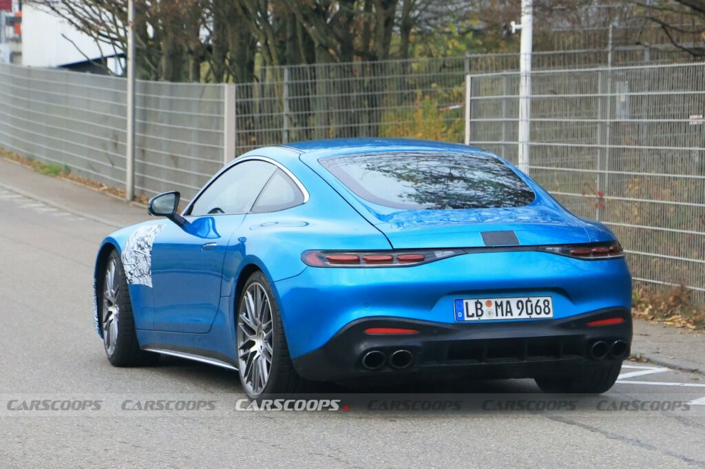  Mercedes-AMG GT начального уровня замечен с меньшим количеством цилиндров и более консервативным дизайном