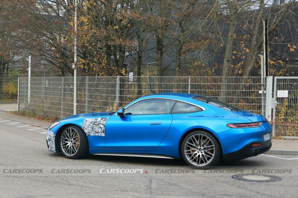  Mercedes-AMG GT начального уровня замечен с меньшим количеством цилиндров и более консервативным дизайном