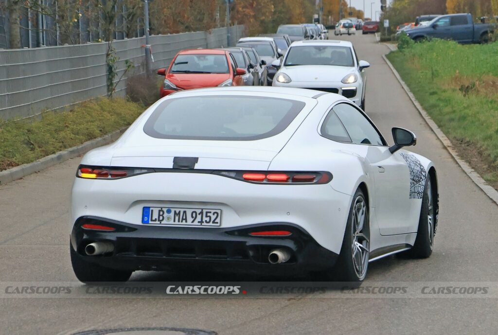  Mercedes-AMG GT начального уровня замечен с меньшим количеством цилиндров и более консервативным дизайном