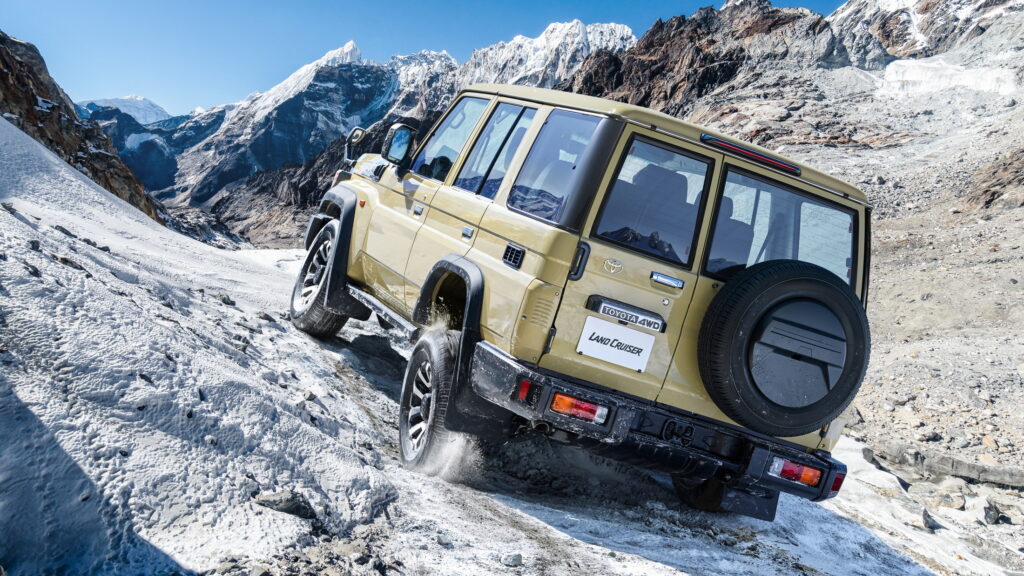  Классический Land Cruiser 70 2024 года перезапускается в Японии по цене от 32 500 долларов, почти столько же, сколько J300