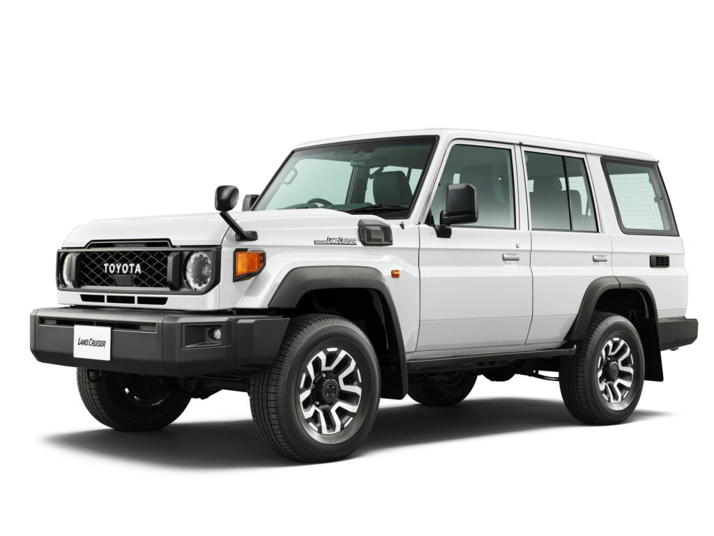  Классический Land Cruiser 70 2024 года перезапускается в Японии по цене от 32 500 долларов, почти столько же, сколько J300