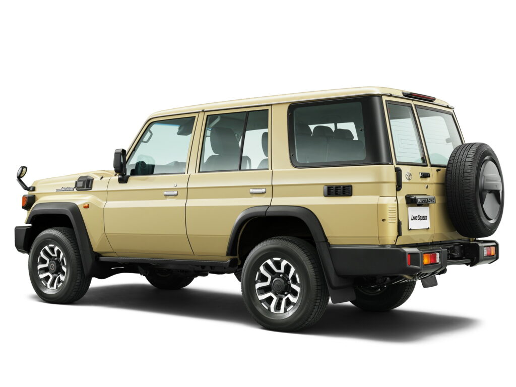  Классический Land Cruiser 70 2024 года перезапускается в Японии по цене от 32 500 долларов, почти столько же, сколько J300