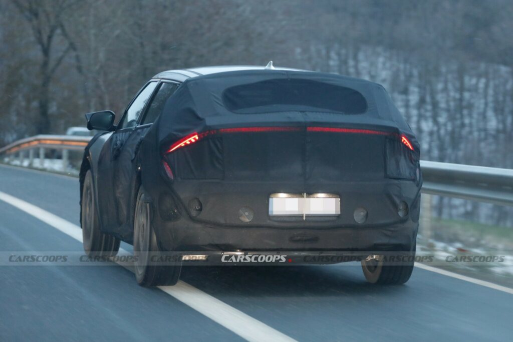  Обновленный Kia EV6 замечен с новыми фарами и более изогнутыми акцентами