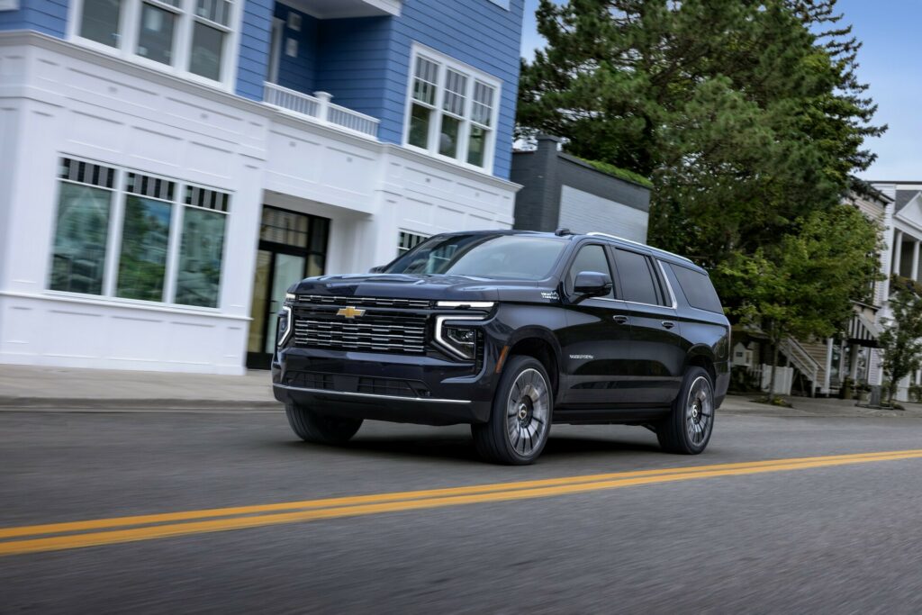  Chevrolet Tahoe и Suburban 2025 года дебютируют с новым внешним видом, свежими технологиями и суперкруизом