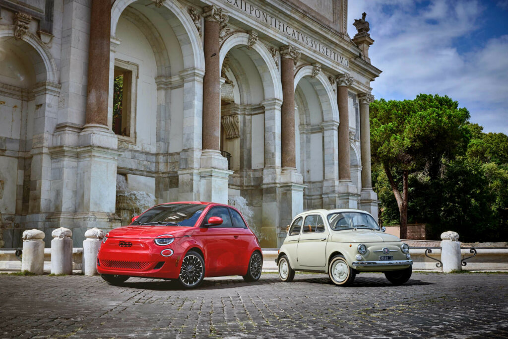  Американский Fiat 500e 2024 года имеет запас хода в 149 миль – почти в два раза больше, чем раньше