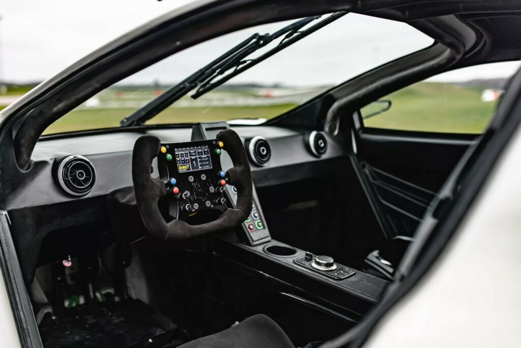  Новый комплект-кар из Литвы сочетает в себе внешний вид Porsche с Audi V10