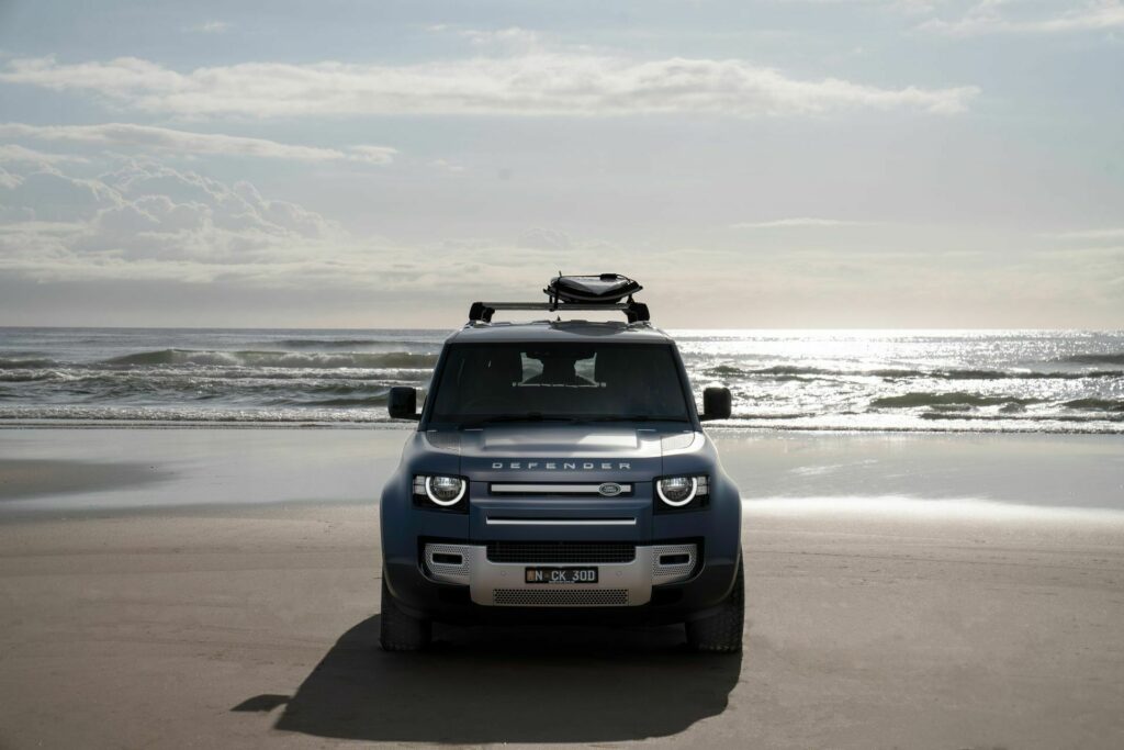  Land Rover Defender Pacific Blue Edition прославляет австралийскую культуру серфинга