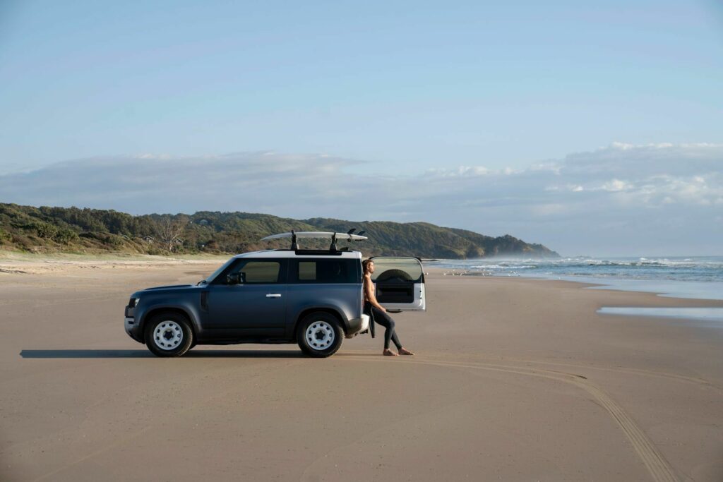  Land Rover Defender Pacific Blue Edition прославляет австралийскую культуру серфинга