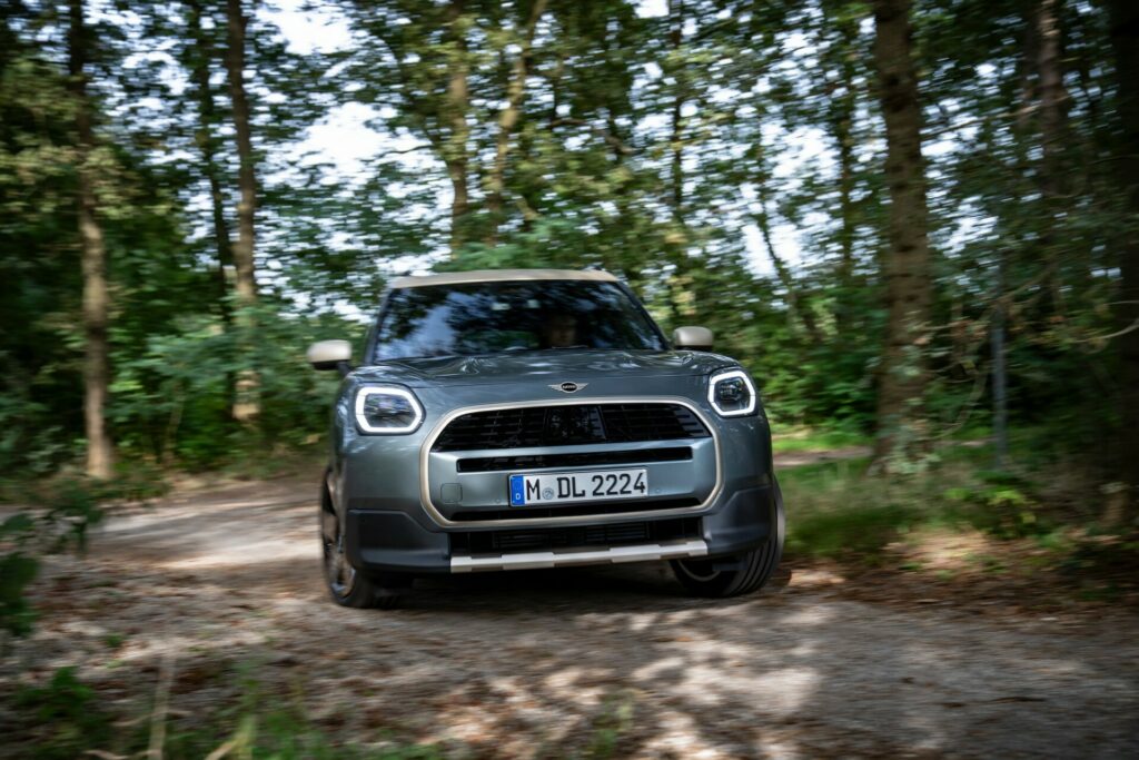  Mini Countryman C представлен как кроссовер начального уровня мощностью 168 л.с.