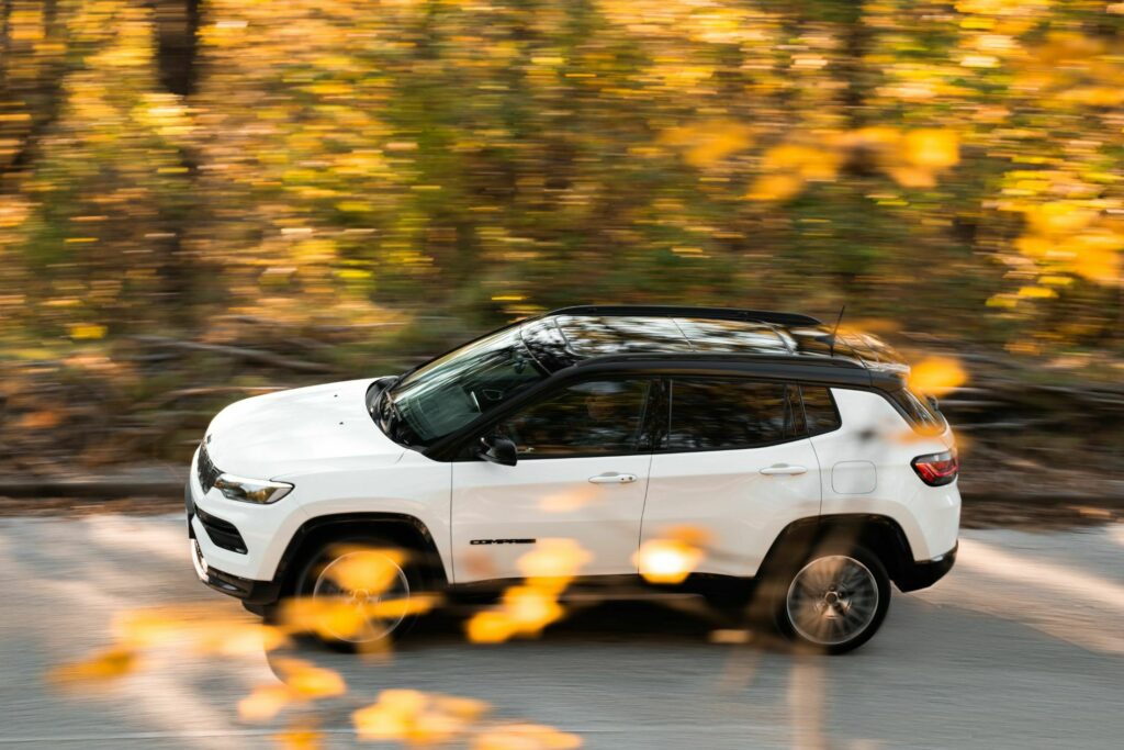  Jeep Compass 2024 года получит в Европе более совершенную технологию помощи водителю