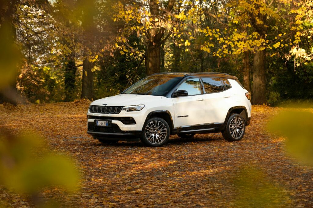  Jeep Compass 2024 года получит в Европе более совершенную технологию помощи водителю