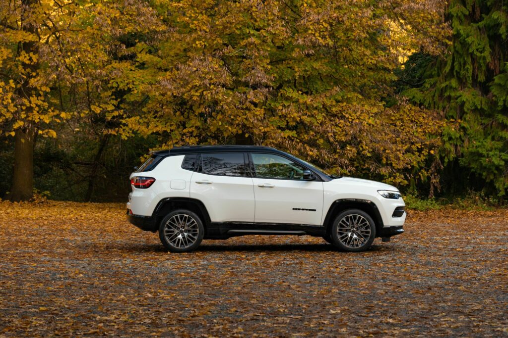  Jeep Compass 2024 года получит в Европе более совершенную технологию помощи водителю