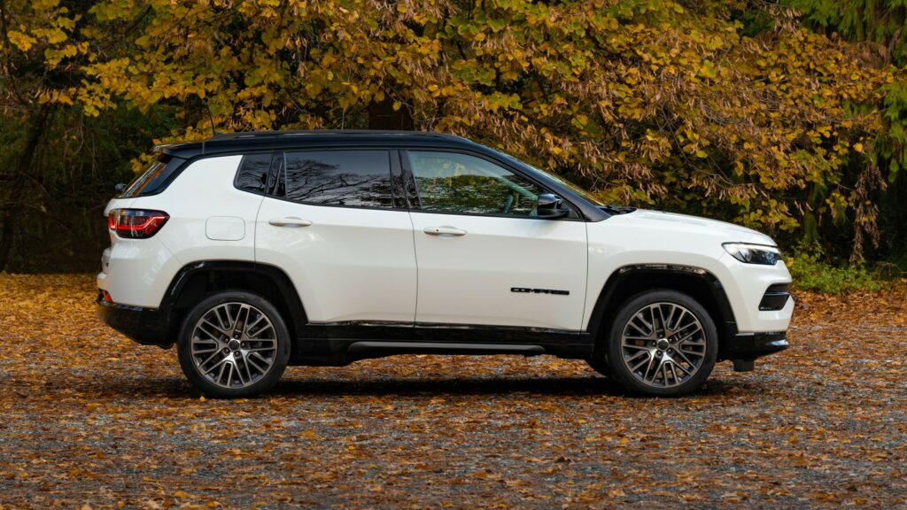  Jeep Compass 2024 года получит в Европе более совершенную технологию помощи водителю