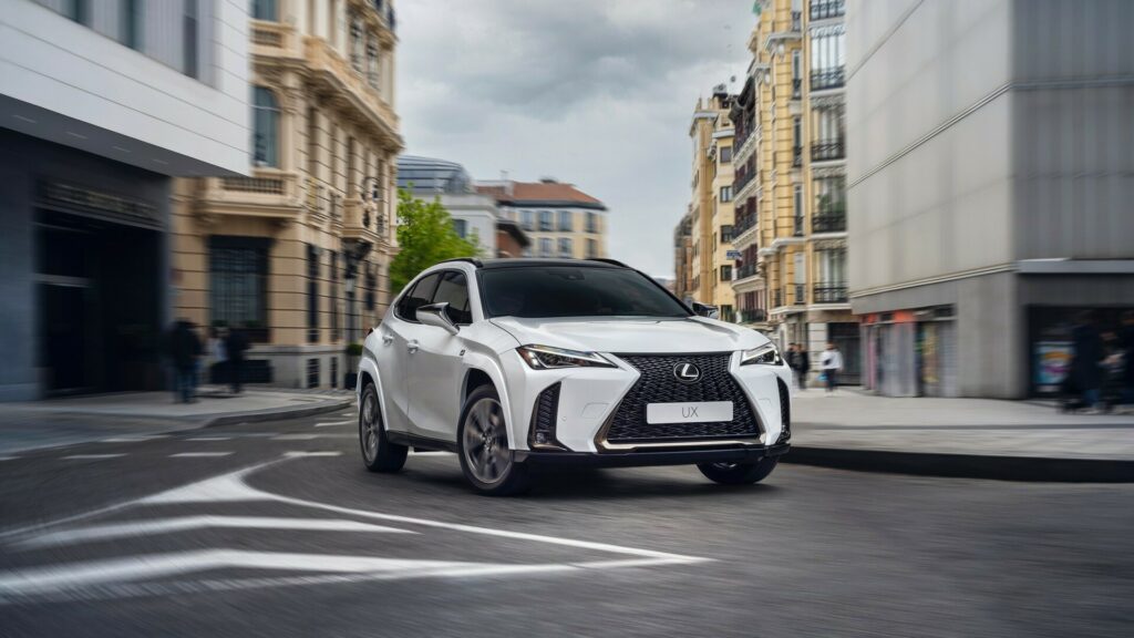  Lexus UX 300h 2025 года получит более мощный и эффективный гибридный агрегат