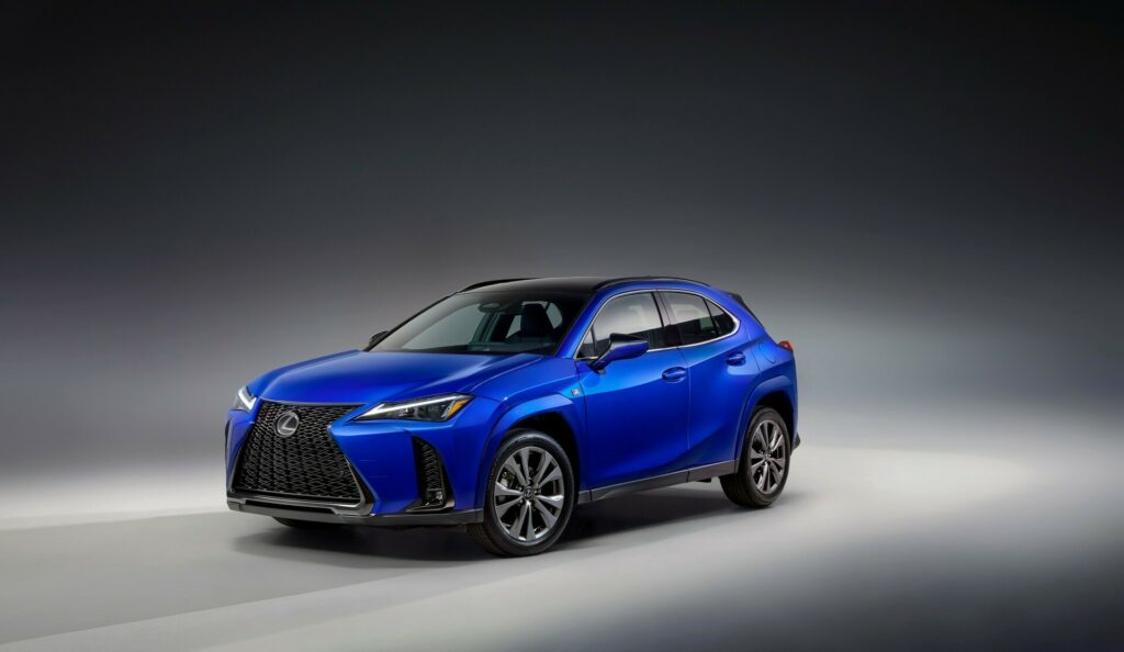  Lexus UX 300h 2025 года получит более мощный и эффективный гибридный агрегат