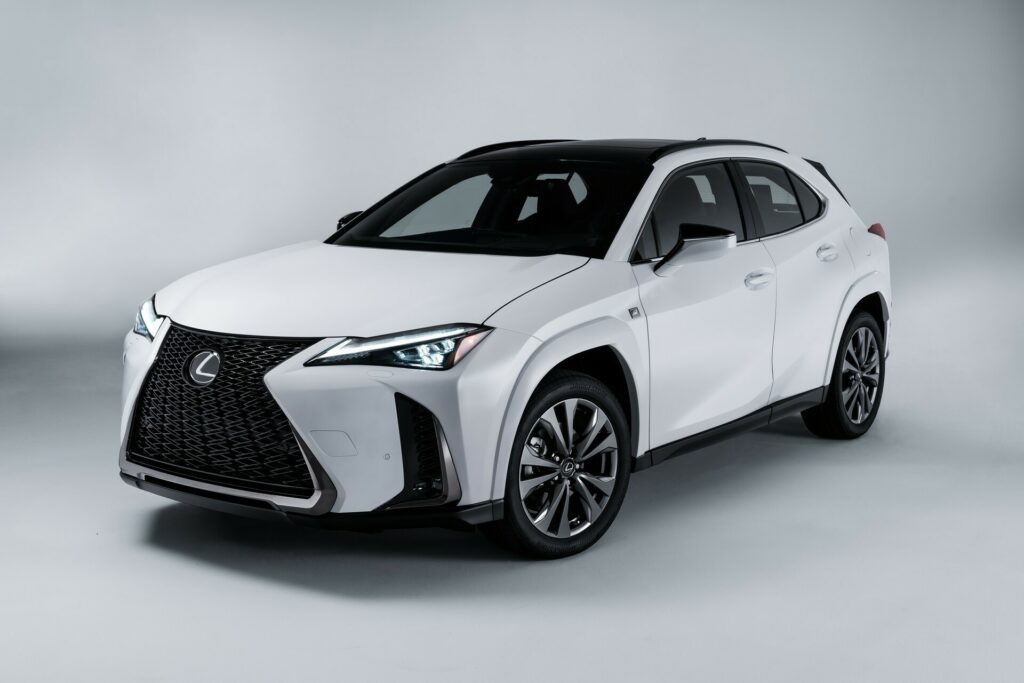  Lexus UX 300h 2025 года получит более мощный и эффективный гибридный агрегат