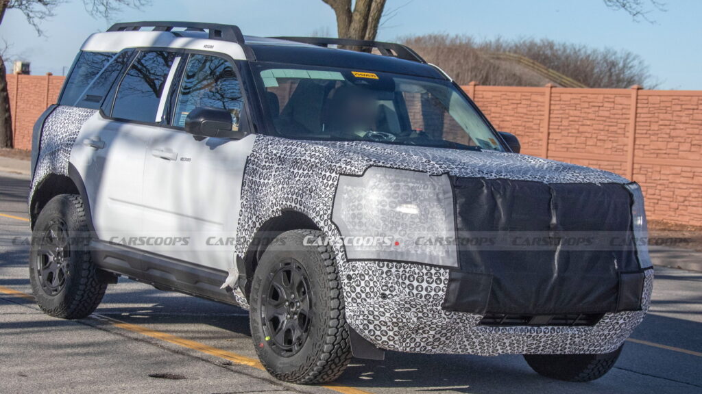  Ford Bronco Sport 2025 года с огромным новым сенсорным экраном, замеченный внутри и снаружи