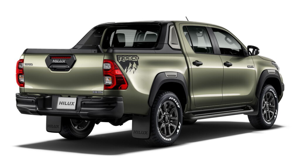  Новая Toyota Hilux Revo Rocco — японский Trailhunter с расширенными крыльями