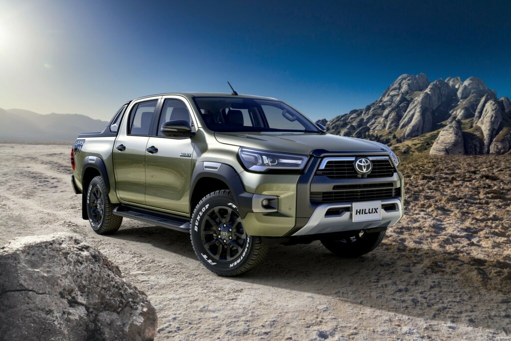  Новая Toyota Hilux Revo Rocco — японский Trailhunter с расширенными крыльями