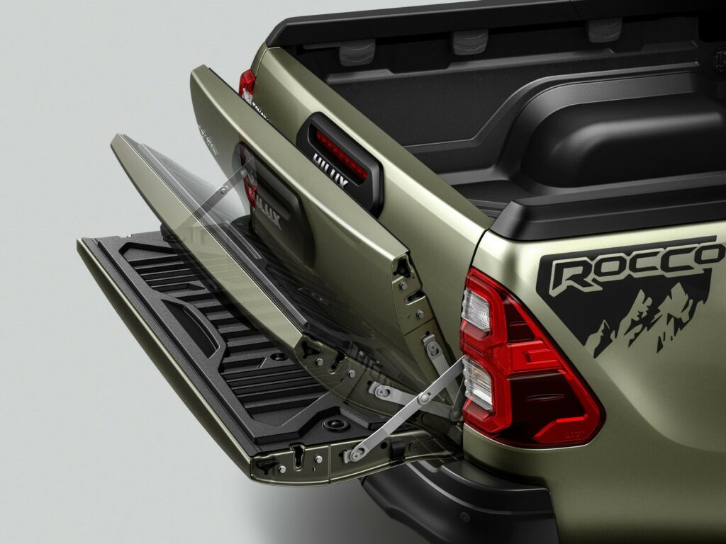  Новая Toyota Hilux Revo Rocco — японский Trailhunter с расширенными крыльями