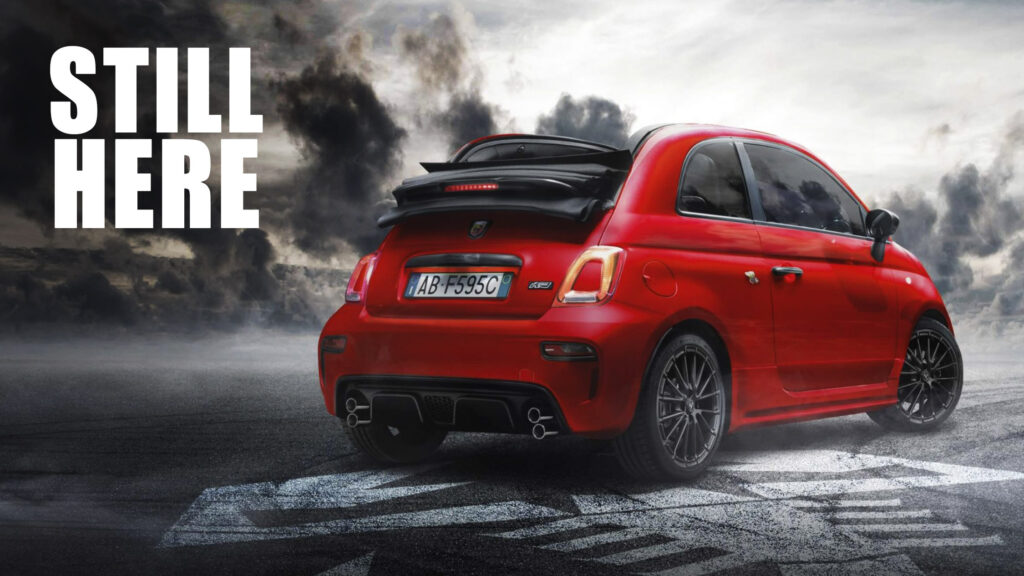  Abarth 595 напоминает нам, что он все еще существует, выпустив новую ограниченную серию для Японии