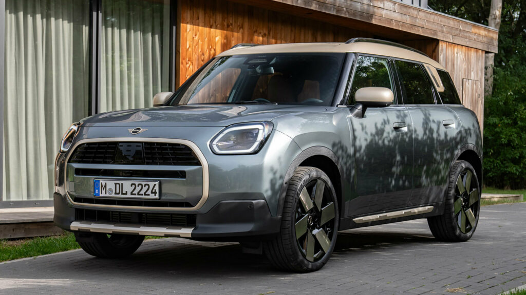  Mini Countryman C представлен как кроссовер начального уровня мощностью 168 л.с.