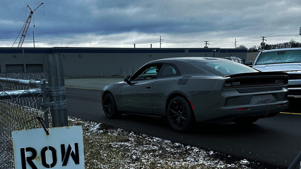  Dodge Charger 2025 представлен в почти серийной форме