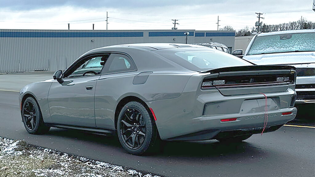  Dodge Charger 2025 представлен в почти серийной форме