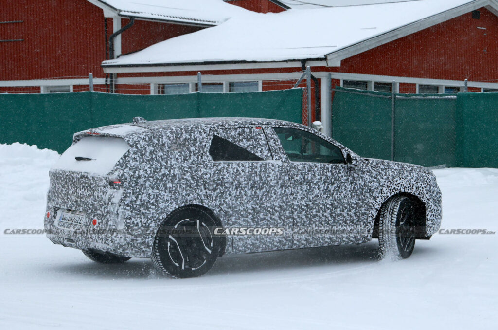  Opel Grandland 2025 скрывает лицо визора на зимних тестах