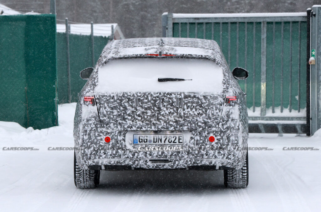  Opel Grandland 2025 скрывает лицо визора на зимних тестах