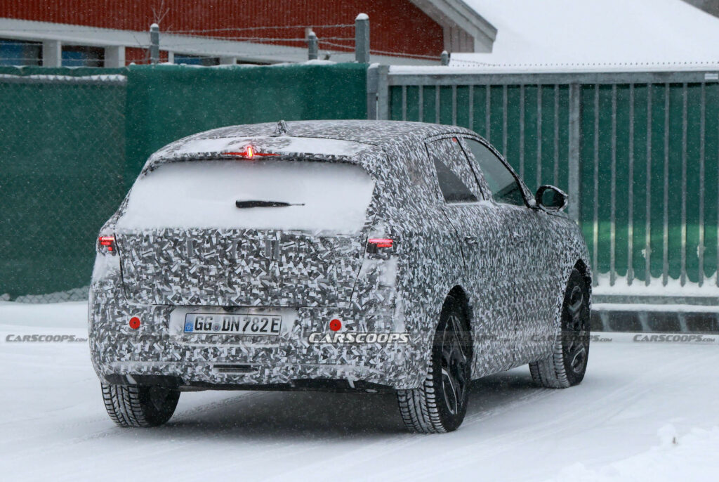  Opel Grandland 2025 скрывает лицо визора на зимних тестах