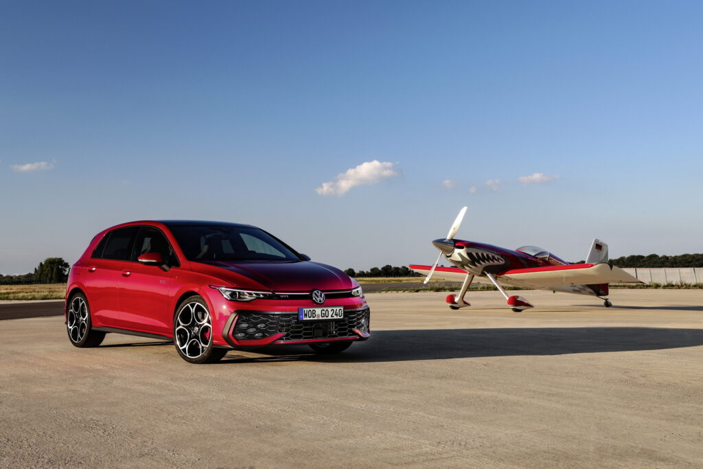   VW Golf GTI 2025 года отказался от МКПП, но получил больше возможностей и умений искусственного интеллекта