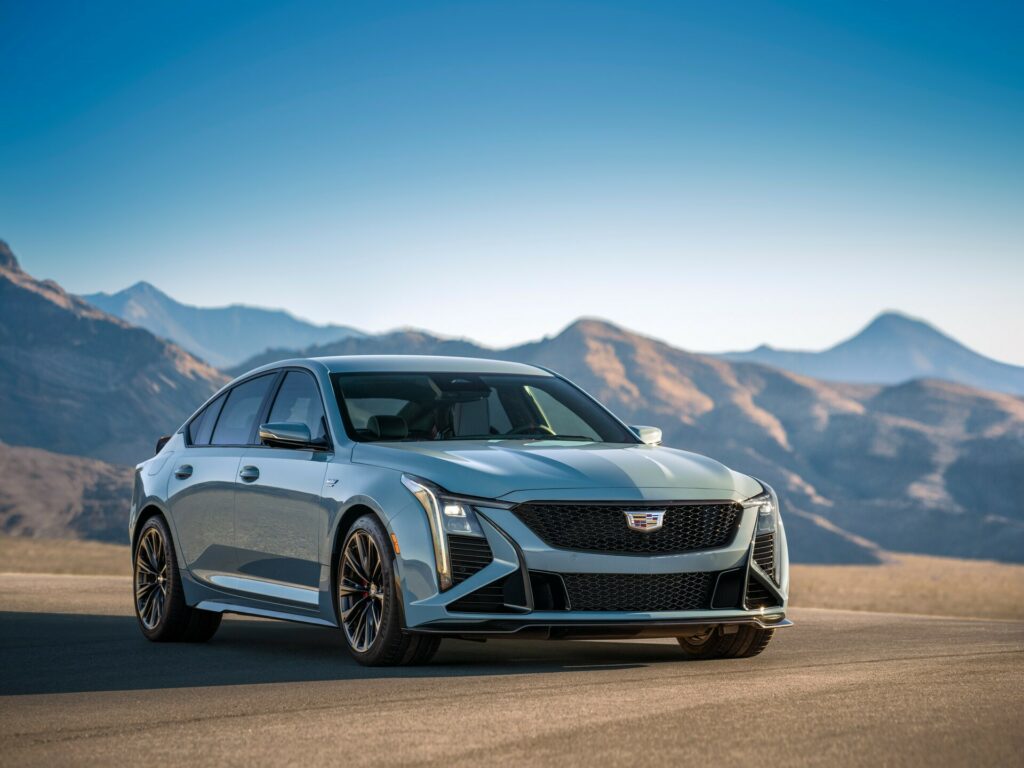   Cadillac CT5-V и CT5-V Blackwing 2025 года получили свежий внешний вид и 33-дюймовый дисплей, сохраните руководство