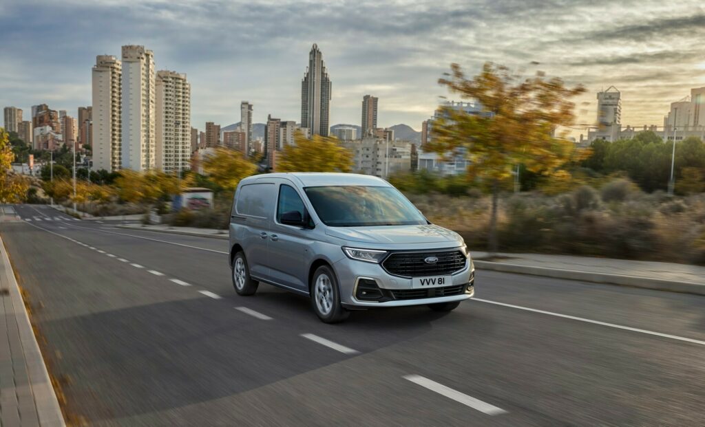  Новый Ford Transit Connect предлагает PHEV Power, AWD и Trick задние сиденья