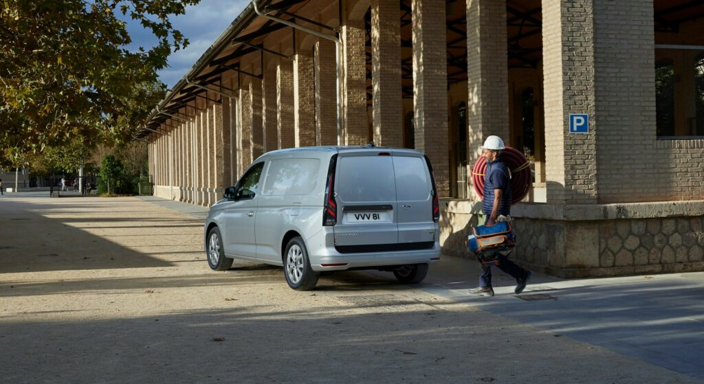  Новый Ford Transit Connect предлагает PHEV Power, AWD и Trick задние сиденья