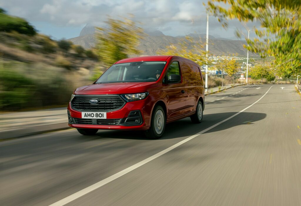  Новый Ford Transit Connect предлагает PHEV Power, AWD и Trick задние сиденья