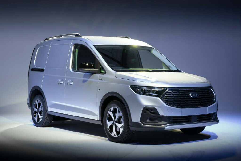  Новый Ford Transit Connect предлагает PHEV Power, AWD и Trick задние сиденья