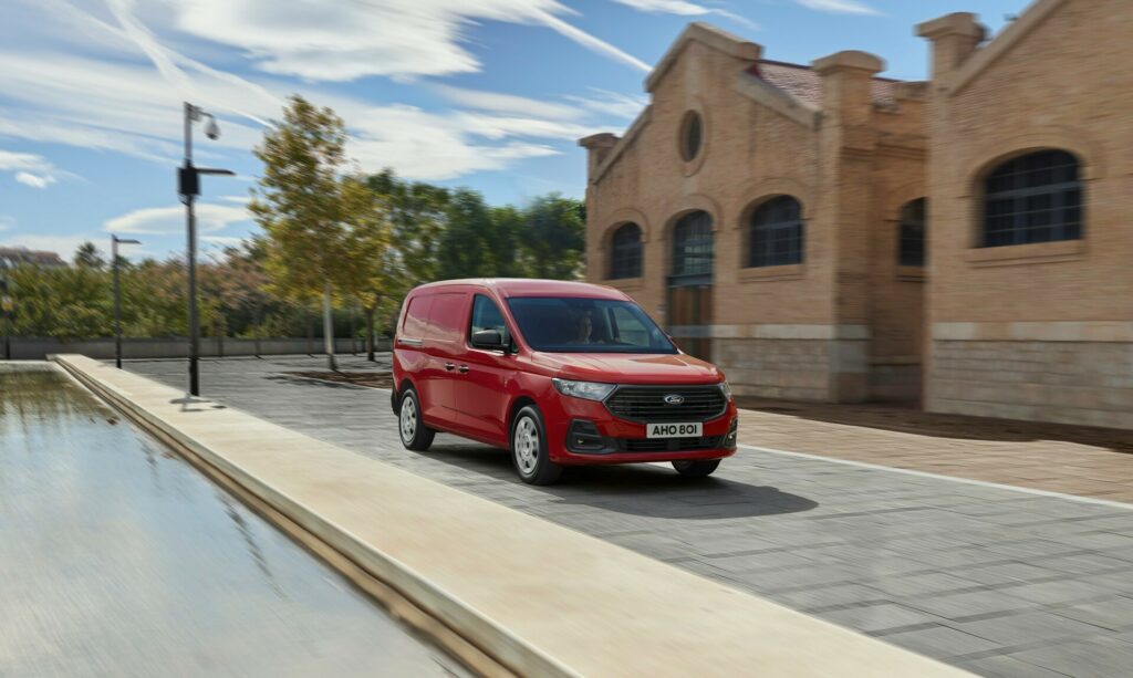  Новый Ford Transit Connect предлагает PHEV Power, AWD и Trick задние сиденья