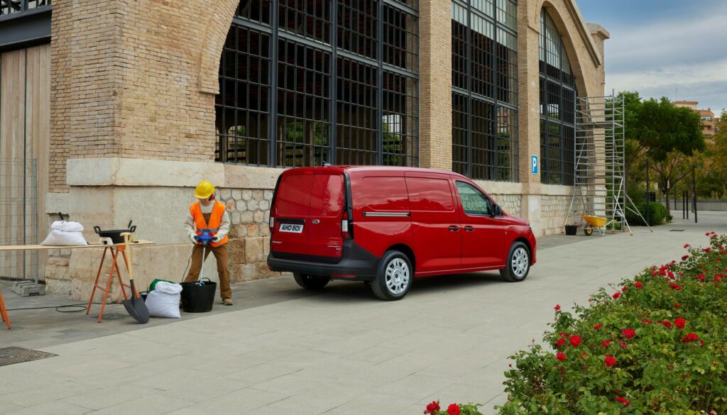  Новый Ford Transit Connect предлагает PHEV Power, AWD и Trick задние сиденья