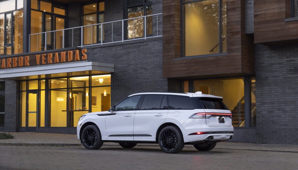  Lincoln Aviator 2025 года имеет более красивое лицо и новые технологии, но цены взлетают более чем на 5000 долларов