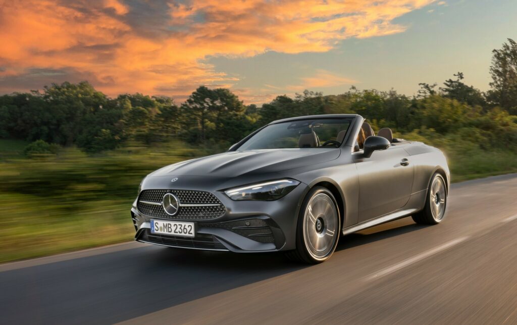  Mercedes CLE Cabriolet 2024 года имеет четыре двигателя и внешний вид под открытым небом