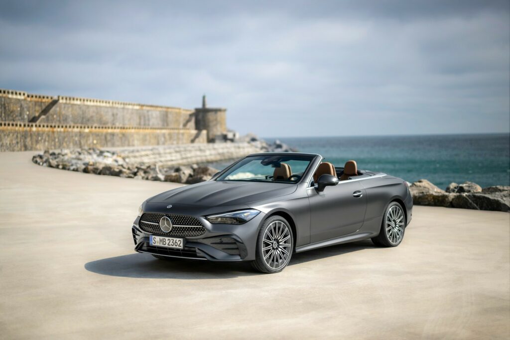  Mercedes CLE Cabriolet 2024 года имеет четыре двигателя и внешний вид под открытым небом